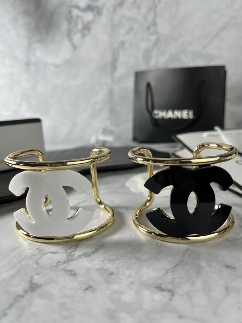 Ch**el bracelets